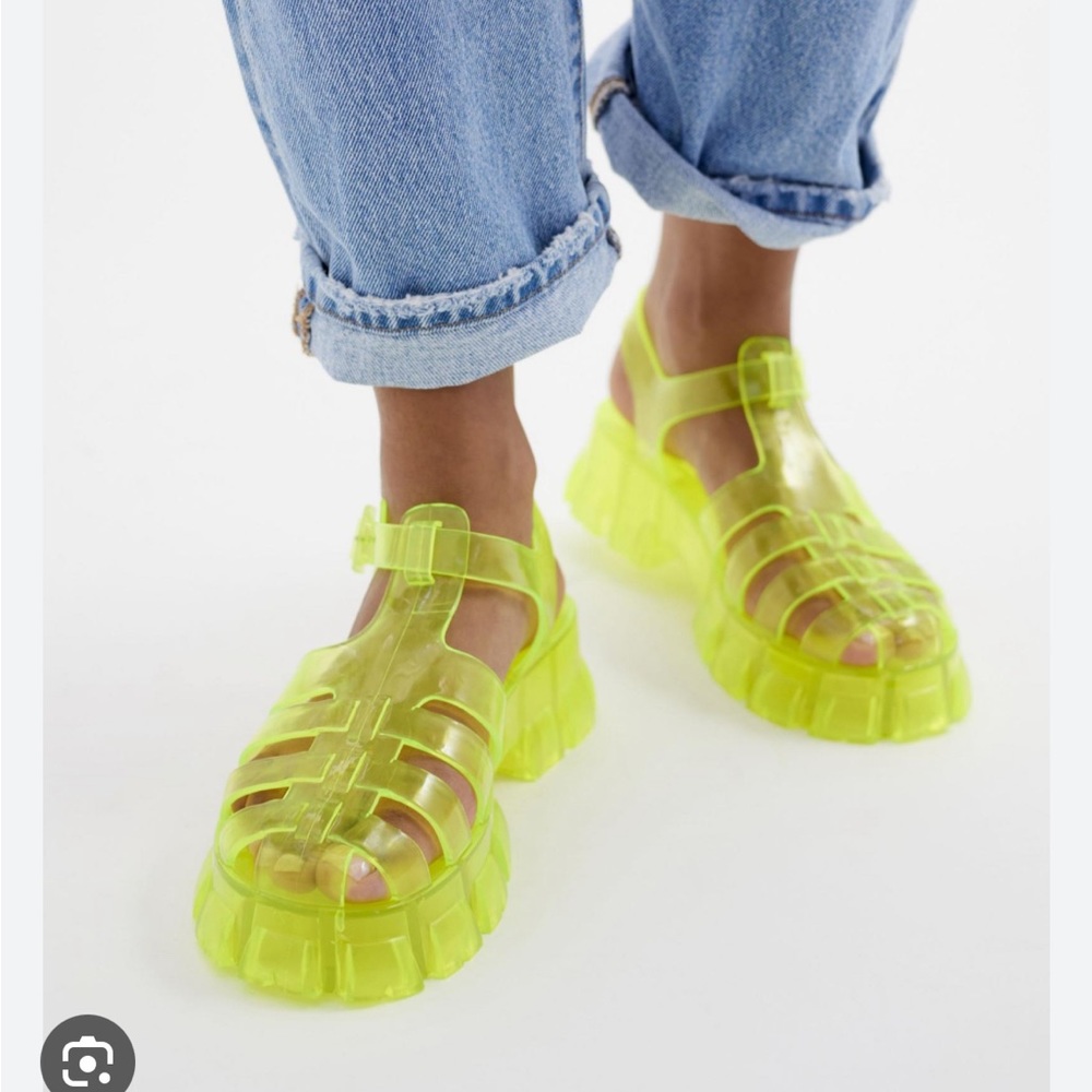NWT Urban Outfitter fisherman sandal size 9 neon yellow